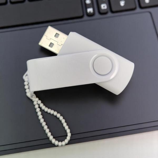 Флешка с цепочкой Deiner 2.0 USB 32Gb